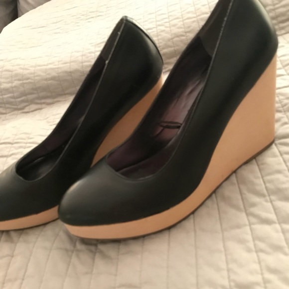 Black n blonde leather wedges - Picture 2 of 6